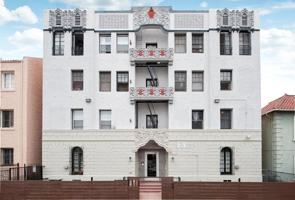 featured image of 250 S Kenmore Ave