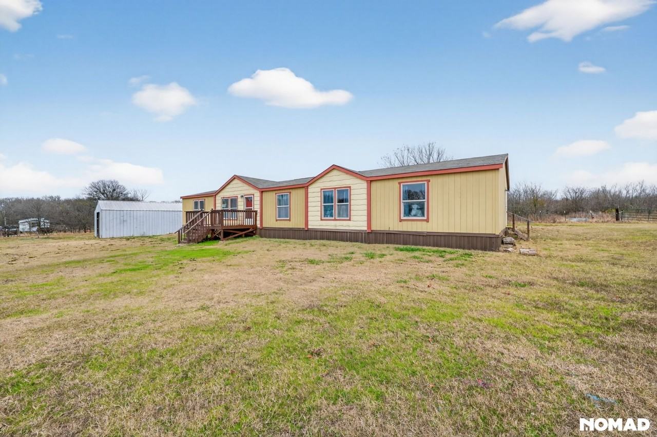 1658 Reynolds Lane - Photo 3 of 34