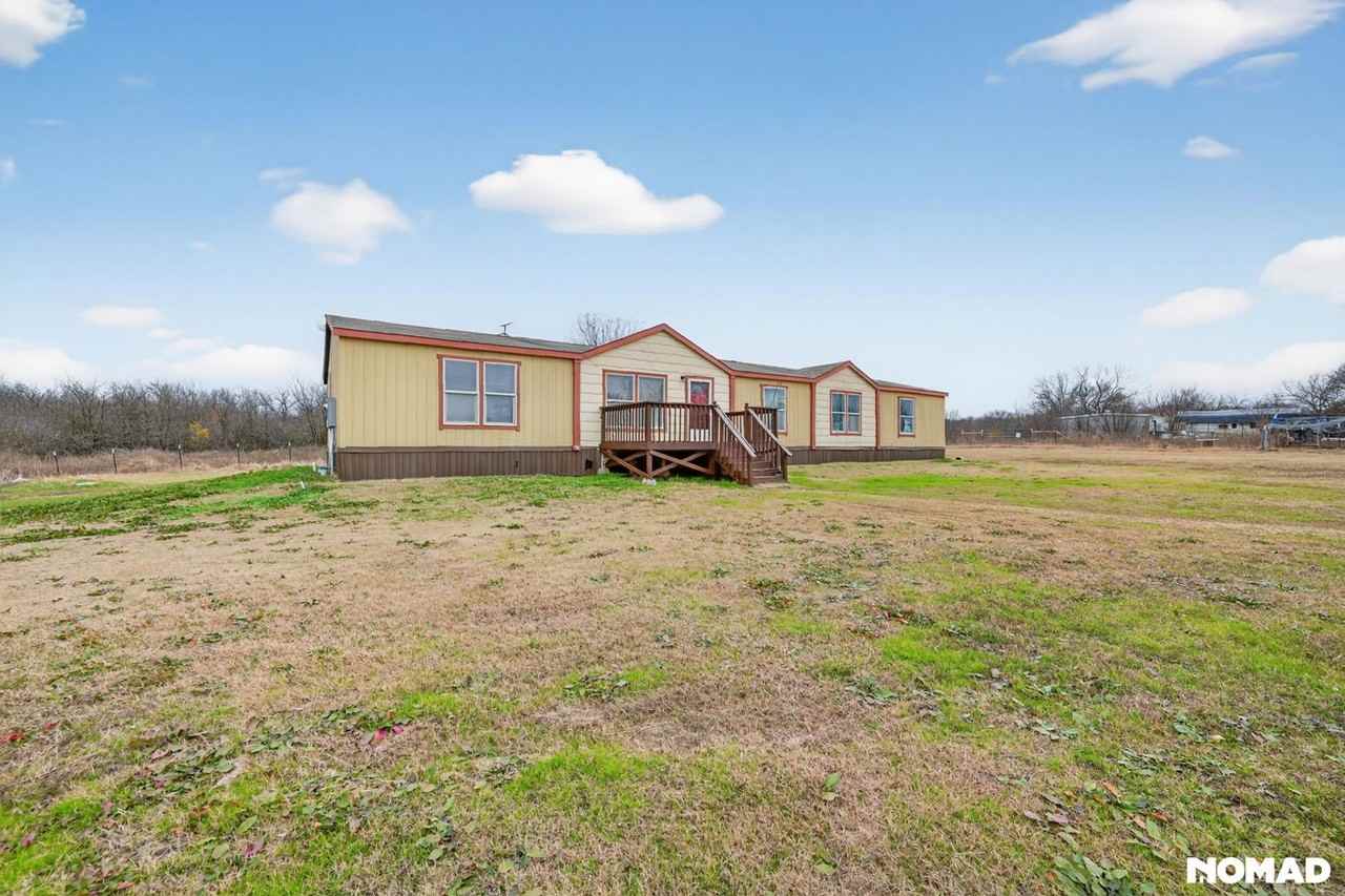 1658 Reynolds Lane - Photo 4 of 34