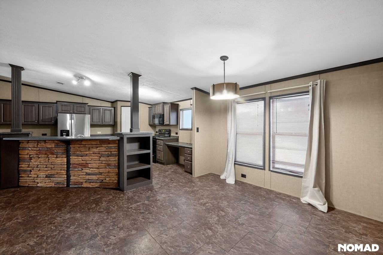 1658 Reynolds Lane - Photo 6 of 34