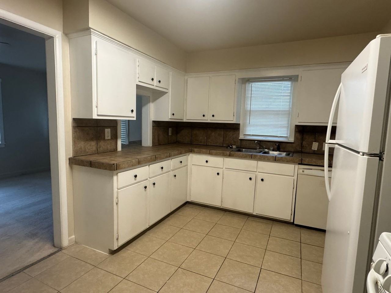 4312 Northwest Santa Fe Avenue - Photo 4 of 16