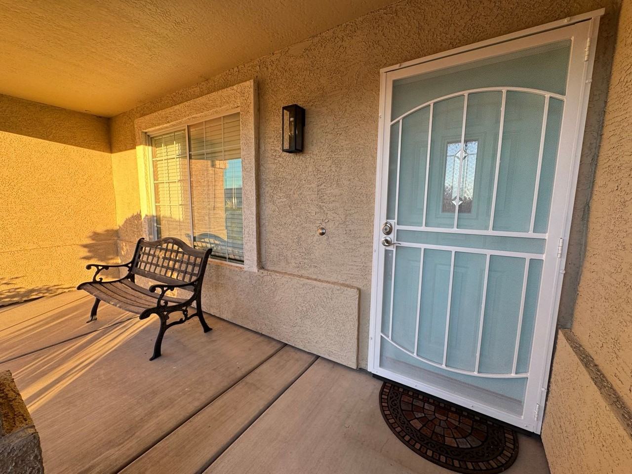 4404 S Heather Ave - Photo 3 of 28