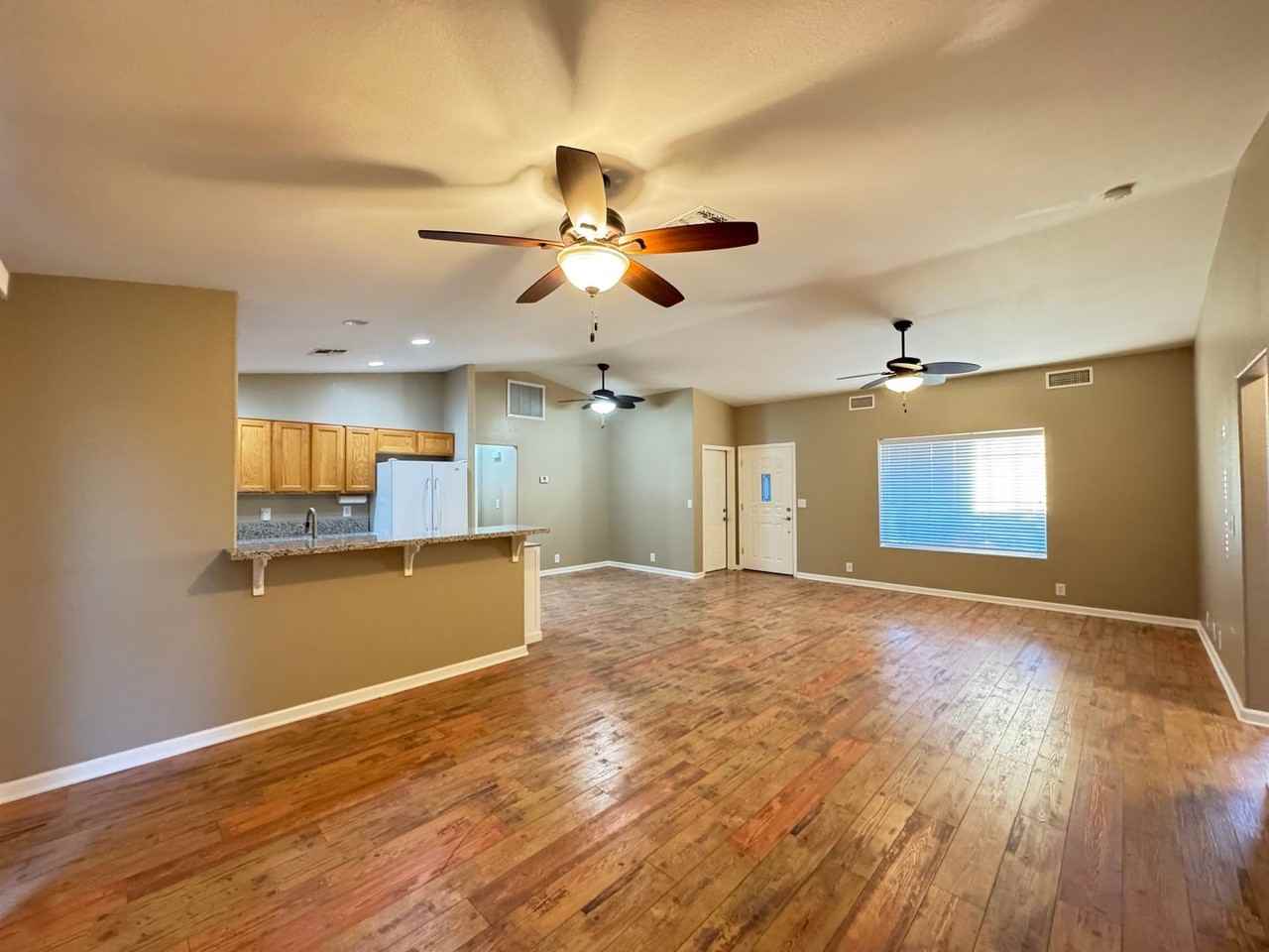 4404 S Heather Ave - Photo 6 of 28