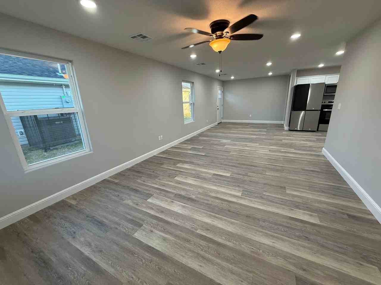 117 West Lewis Street - Photo 3 of 19