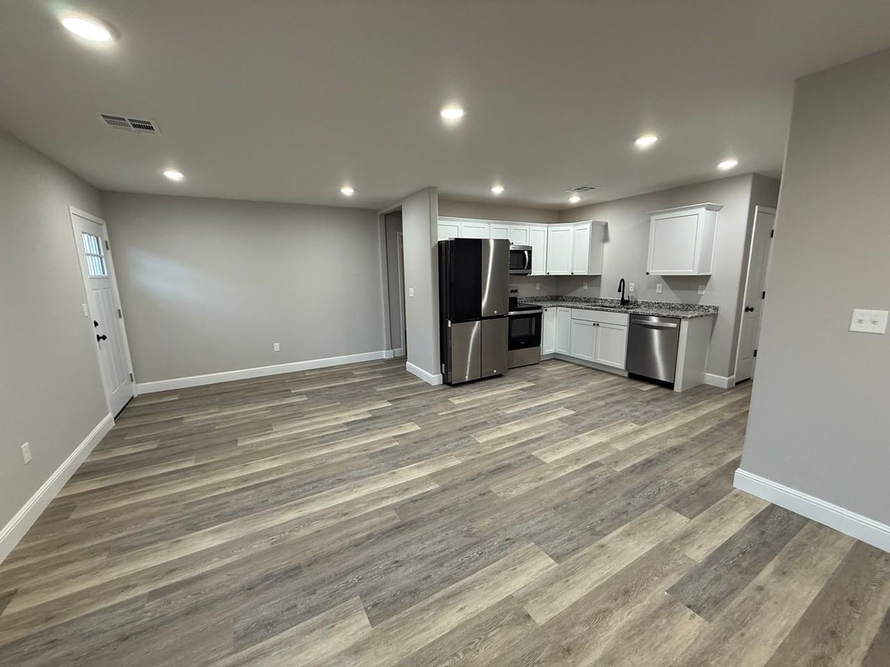 117 West Lewis Street - Photo 4 of 19