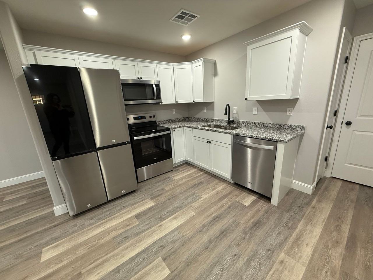 117 West Lewis Street - Photo 5 of 19