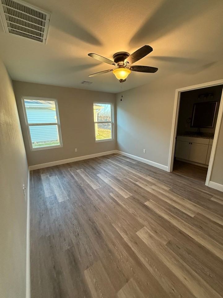 117 West Lewis Street - Photo 7 of 19