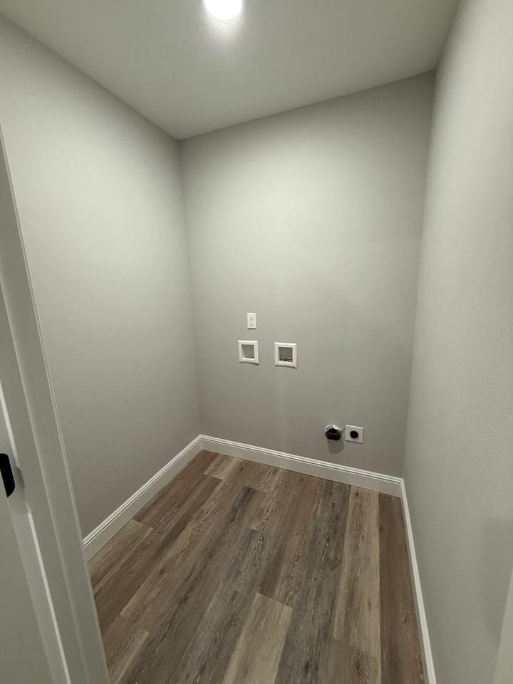 121 W Lewis St - Photo 6 of 18