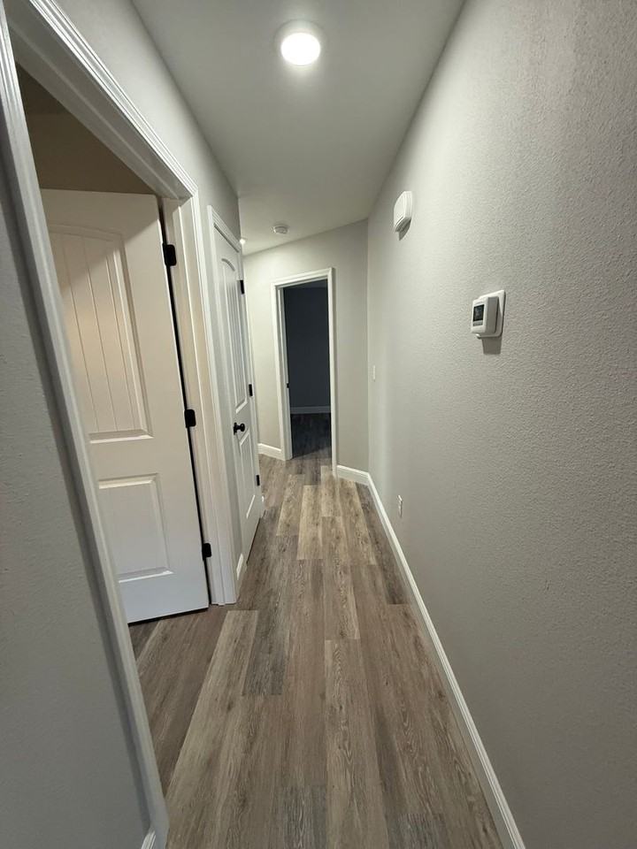 121 W Lewis St - Photo 7 of 18