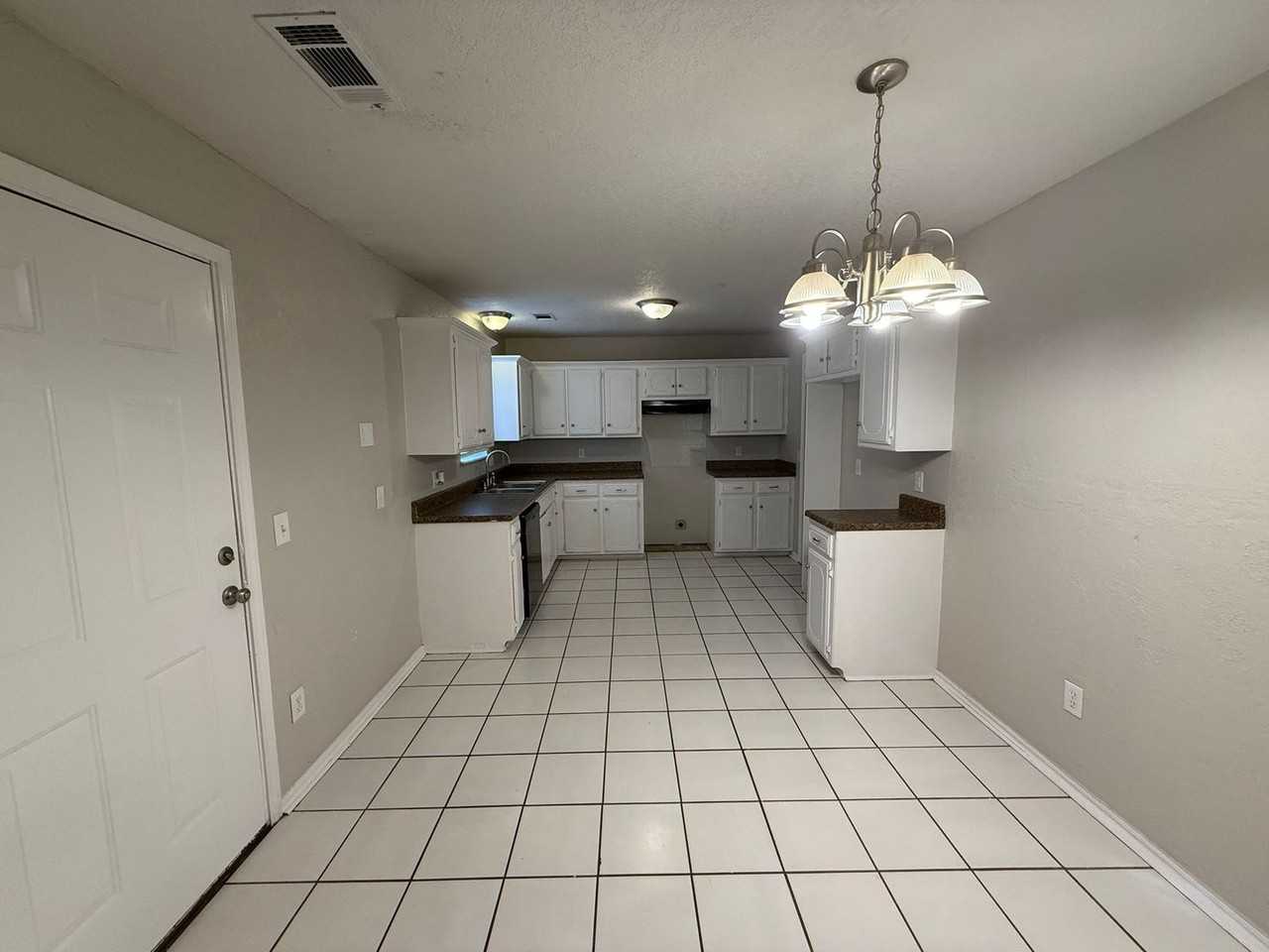 808 West Elder Drive - Photo 6 of 20