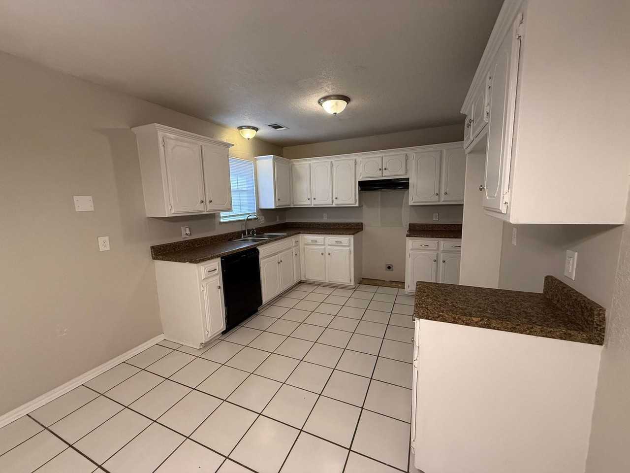 808 West Elder Drive - Photo 7 of 20