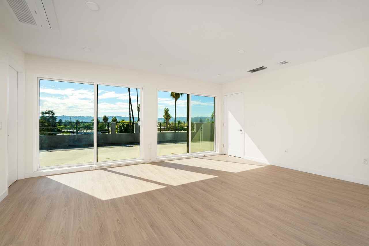 Brand New Luxury Homes! W/D, Balcony & Parking! - Photo 5 of 33