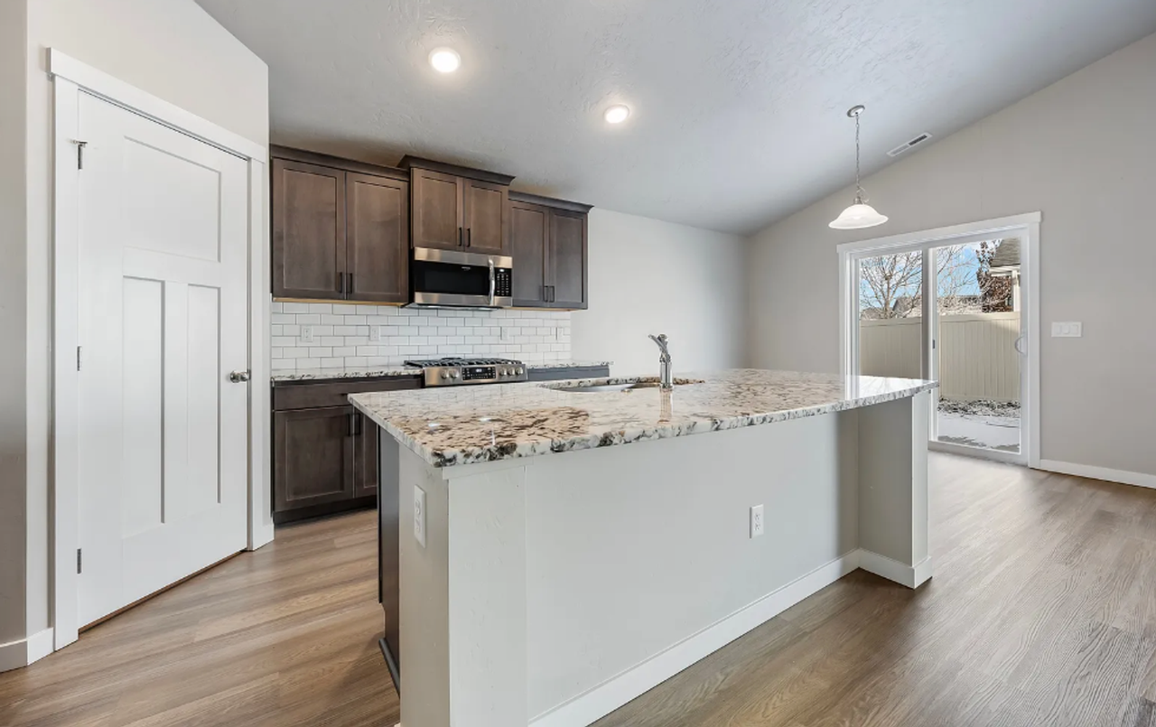 7626 East Iroquois Street - Photo 6 of 26