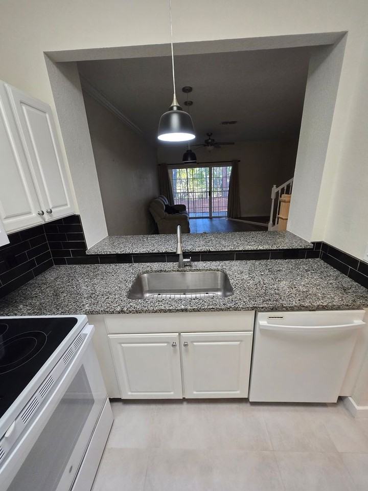 4551 Nw 49th St #104 - Photo 7 of 37