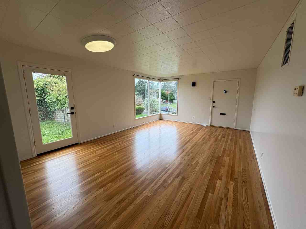 3325 Cottage Street - Photo 4 of 11