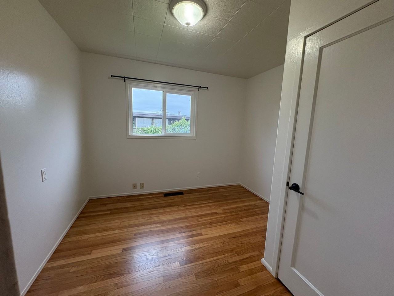 3325 Cottage Street - Photo 5 of 11