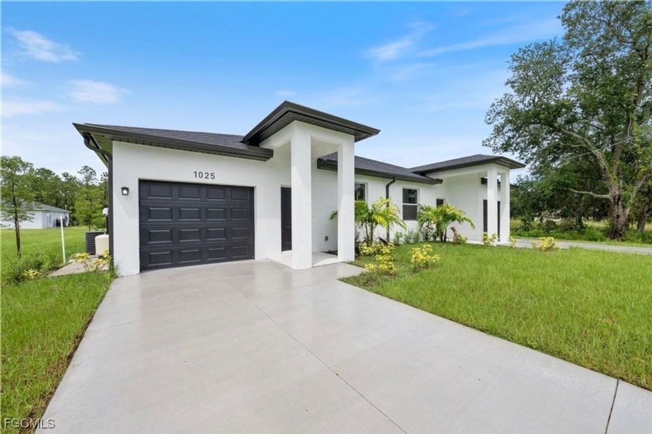 1025 Meadow Road - Photo 4 of 27