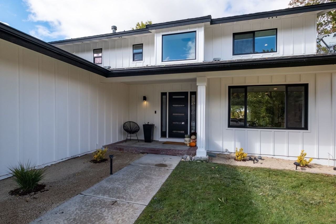 3390 Thornhill Drive - Photo 3 of 24