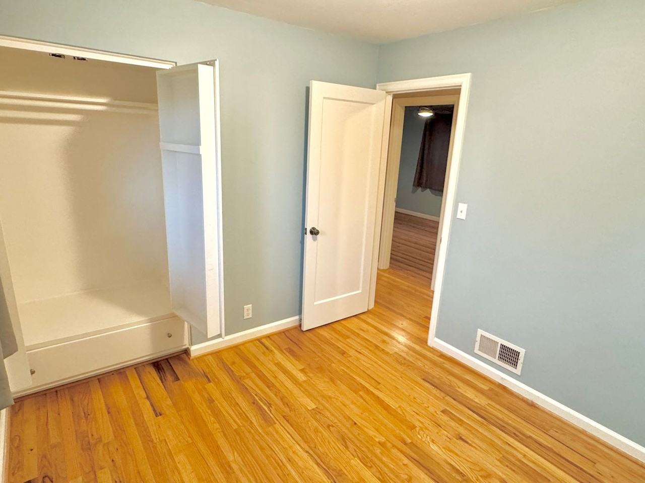 6229 Northeast Siskiyou Street - Photo 3 of 9