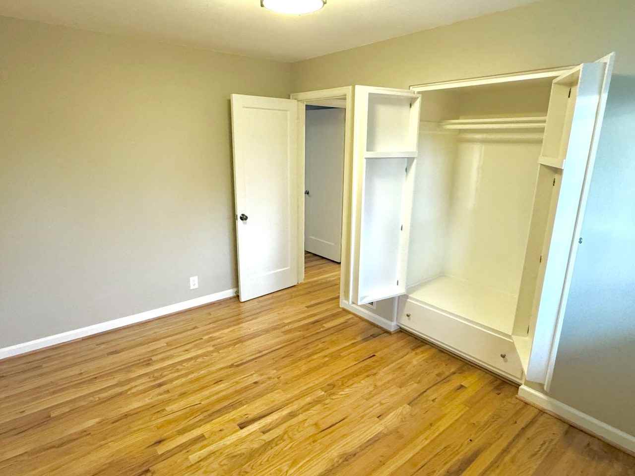 6229 Northeast Siskiyou Street - Photo 5 of 9