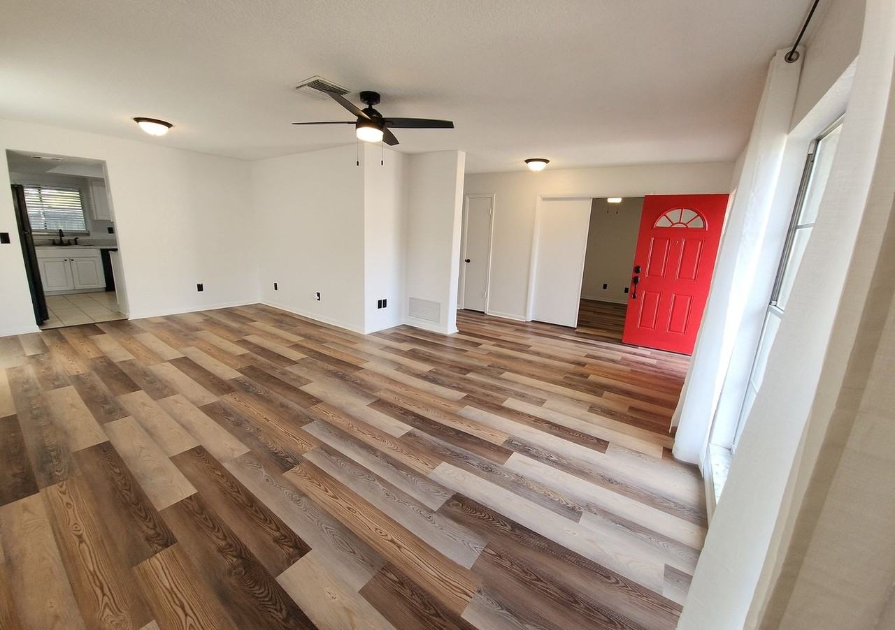 14919 Old Pointe Road - Photo 7 of 9