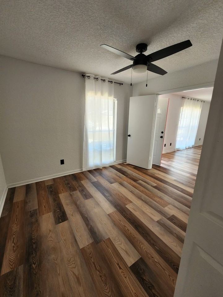 14919 Old Pointe Rd - Photo 6 of 9