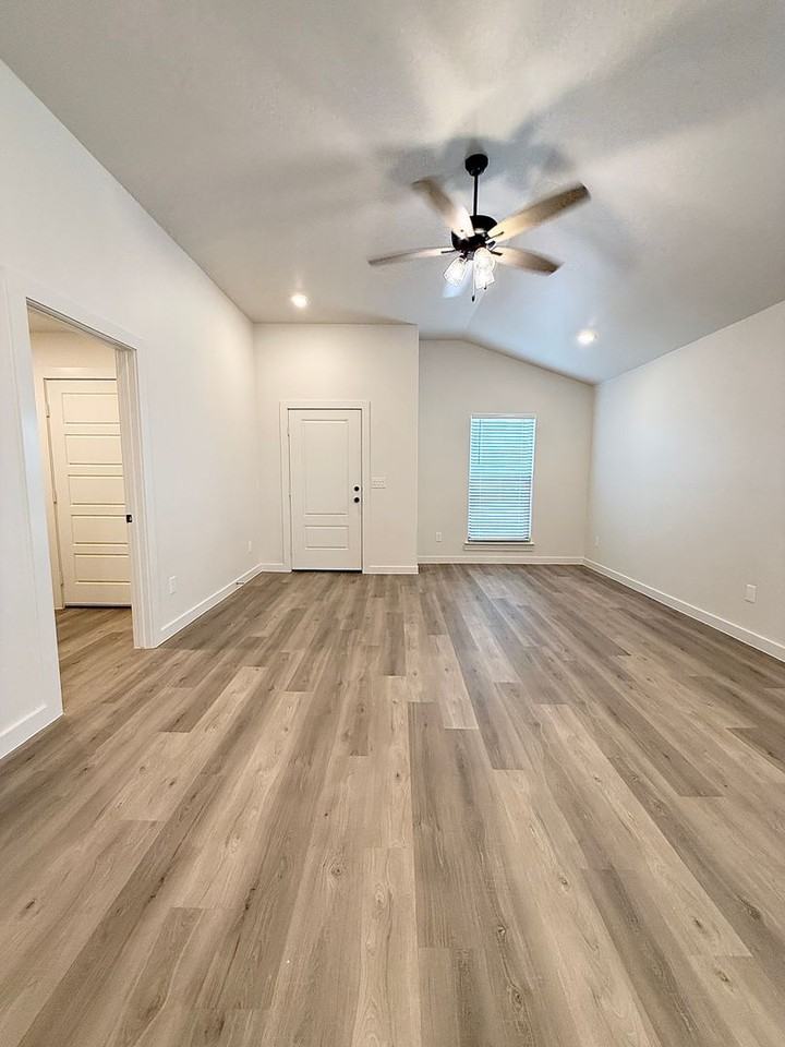 2501 Kenwood Ave - Photo 3 of 29