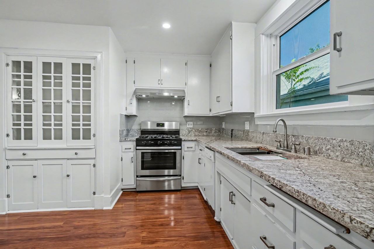 679 South Oak Knoll Avenue - Photo 6 of 11