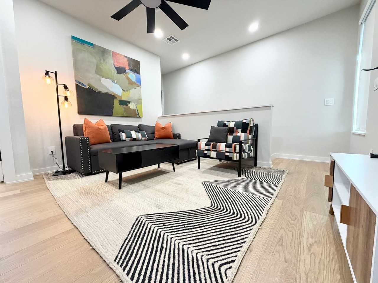 611 Southwest 2nd Street - Photo 3 of 14