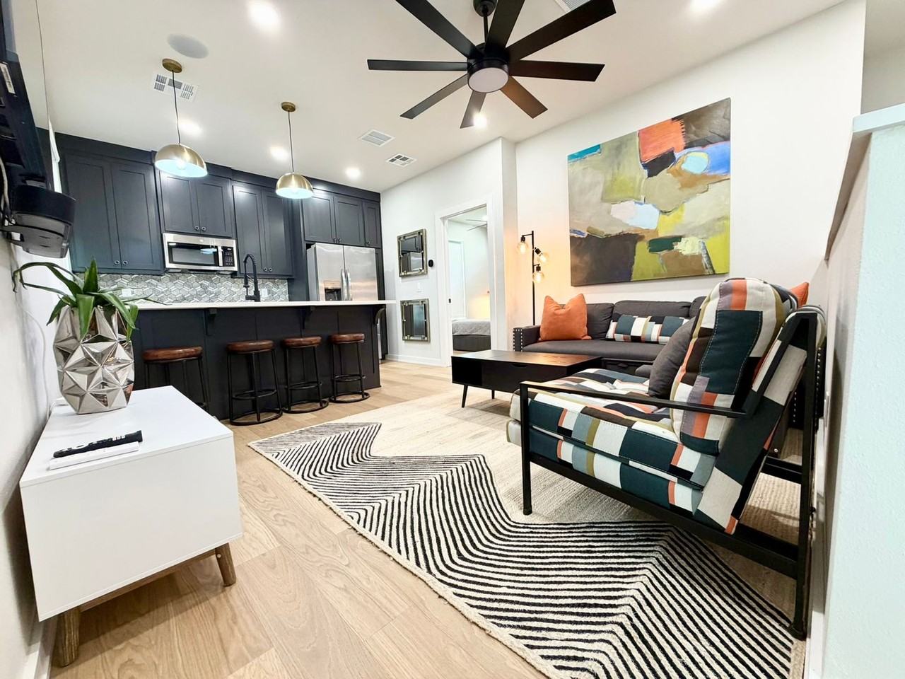 611 Southwest 2nd Street - Photo 4 of 14