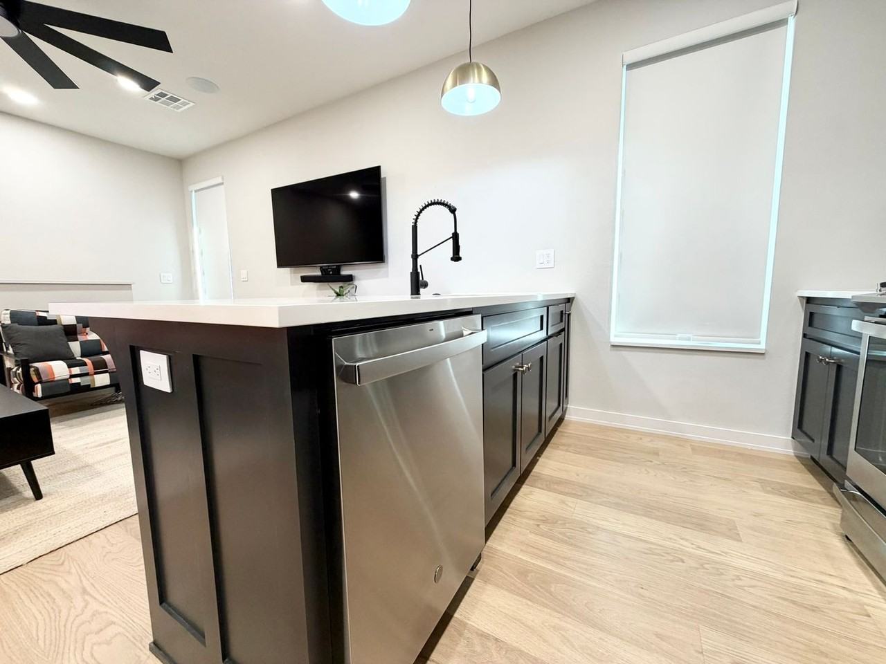 611 Southwest 2nd Street - Photo 6 of 14