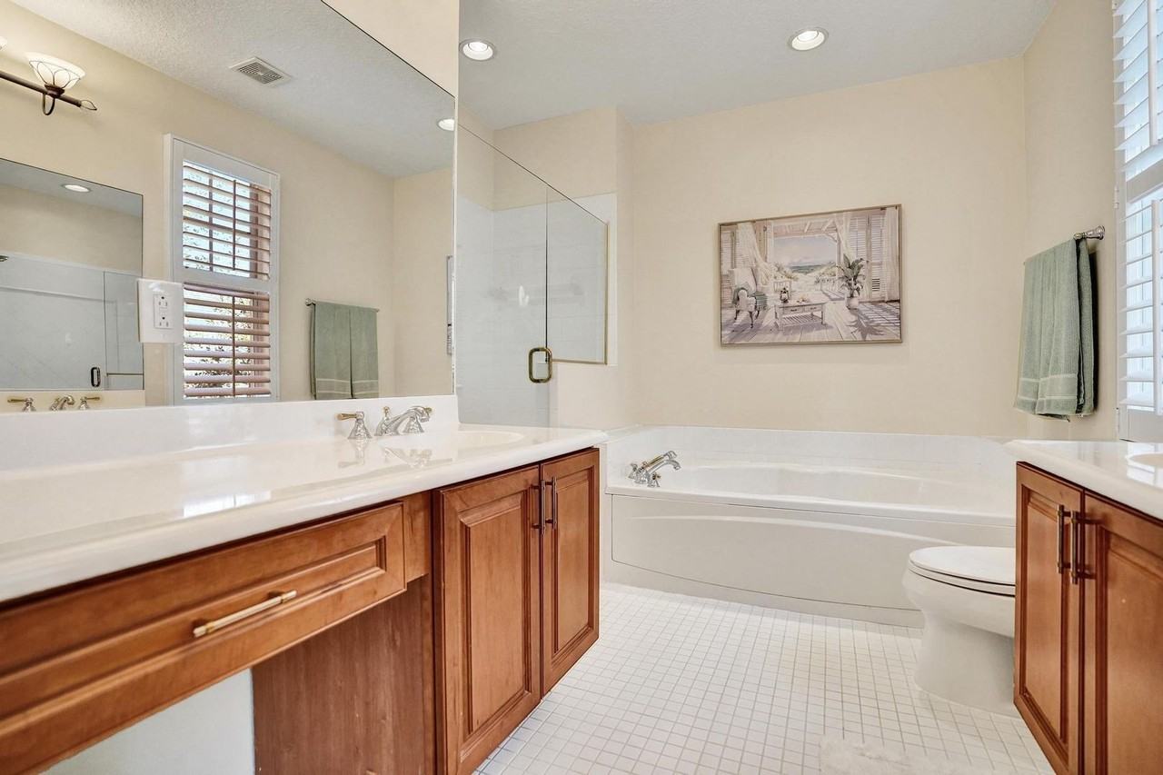 642 Northwest 38th Circle - Photo 5 of 48