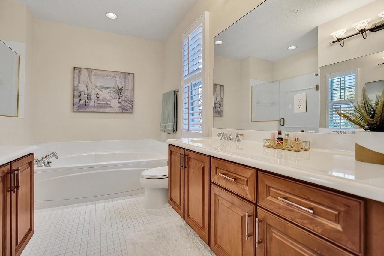 642 Northwest 38th Circle - Photo 6 of 48