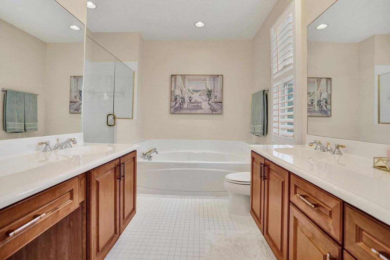 642 Northwest 38th Circle - Photo 7 of 48