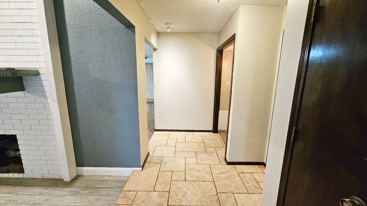 5301 Northwest 115th Street - Photo 4 of 42