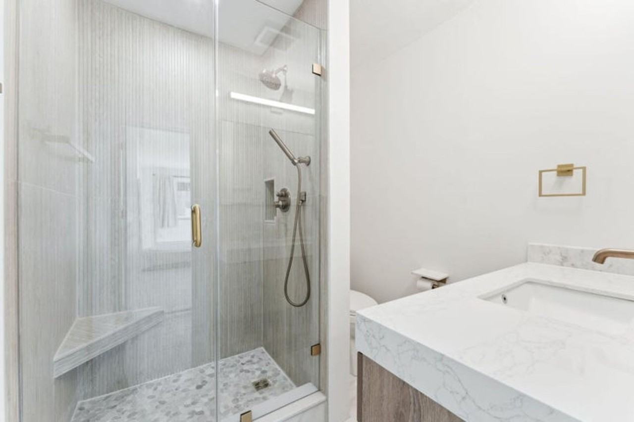 239 Southeast 34th Avenue - Photo 7 of 10