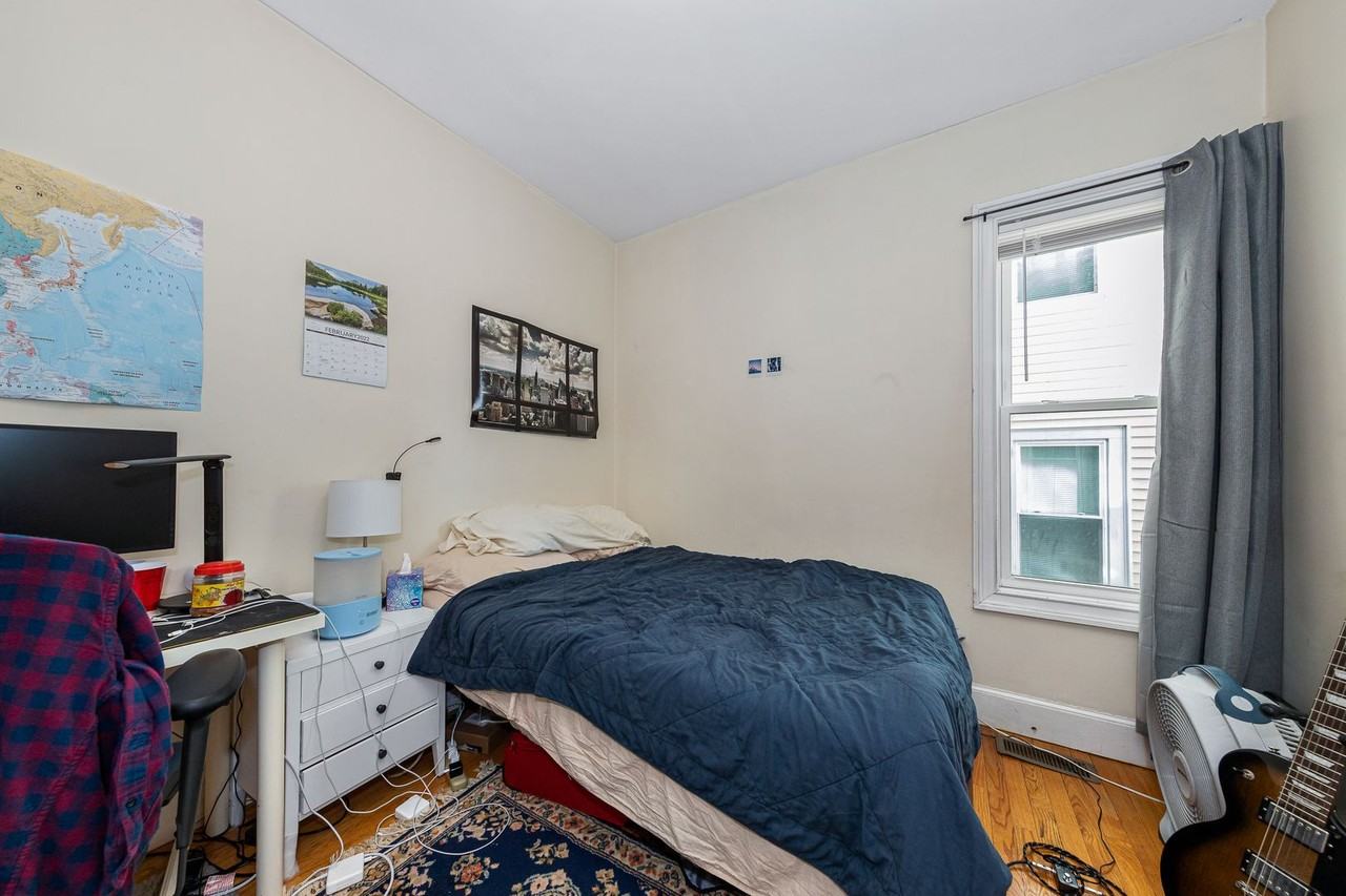 216 Calumet St - Photo 7 of 19