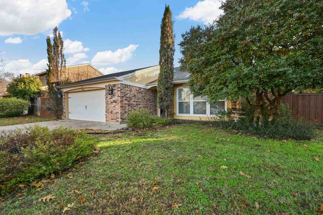 3922 White Oak Court - Photo 2 of 32