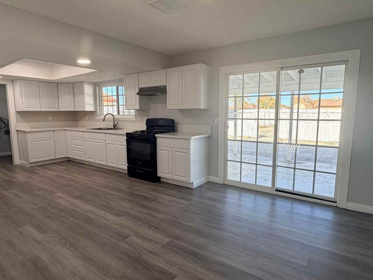 10341 North Loop Boulevard - Photo 4 of 14