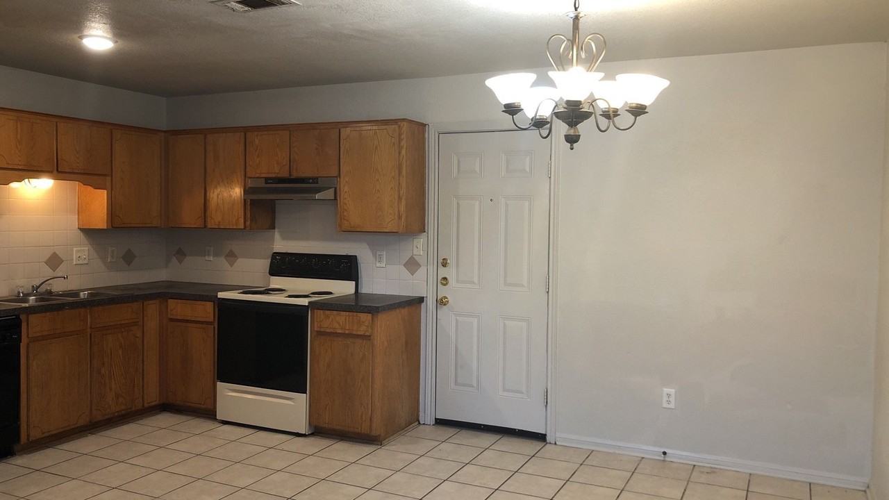 3003 Cantabrian Drive #D - Photo 3 of 17