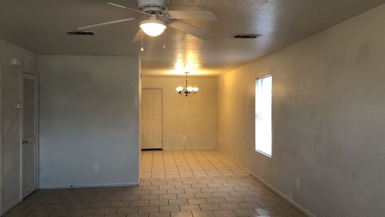 3003 Cantabrian Drive #D - Photo 5 of 17