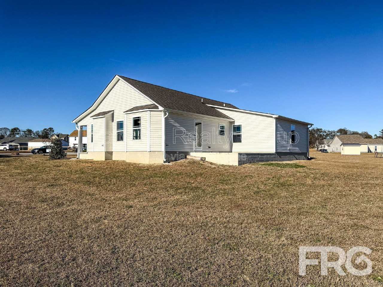 102 Michael Thomas Pl - Photo 3 of 36