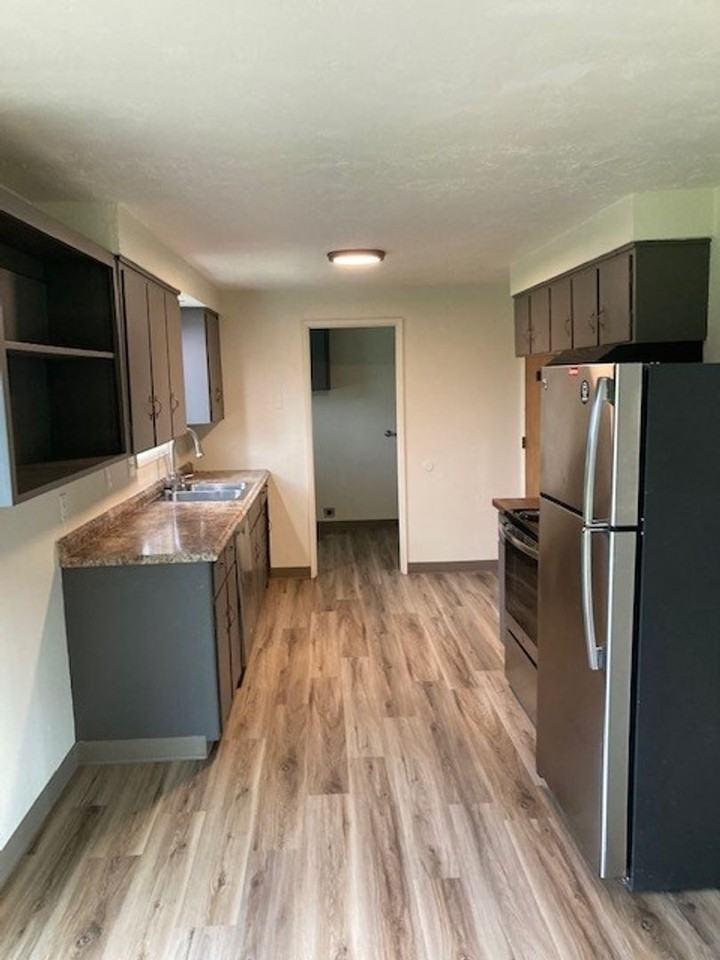 1748 Barton Drive - Photo 4 of 16