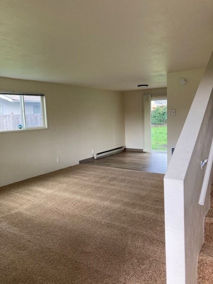 1748 Barton Drive - Photo 6 of 16