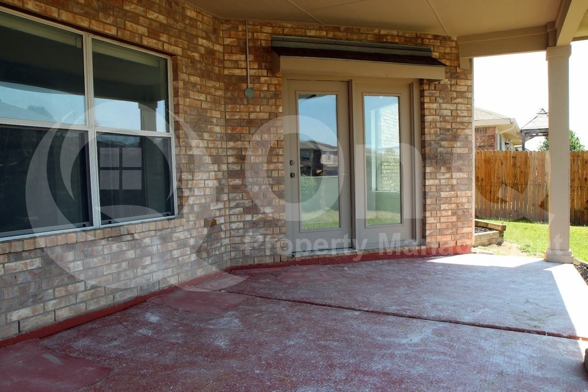 2100 Biggs St - Photo 3 of 4