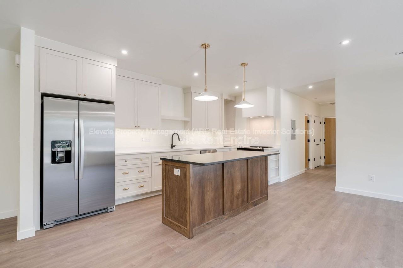 844 Nw 43rd St #202 - Photo 3 of 39