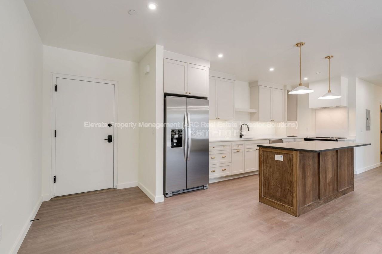 844 Nw 43rd St #202 - Photo 7 of 39