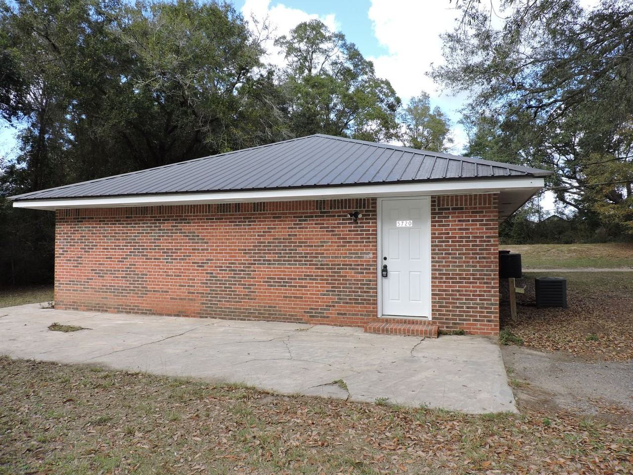5720 Fairway Dr - Photo 2 of 14