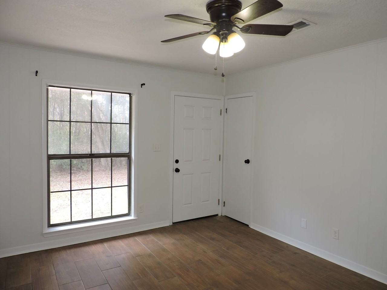 5720 Fairway Dr - Photo 3 of 14