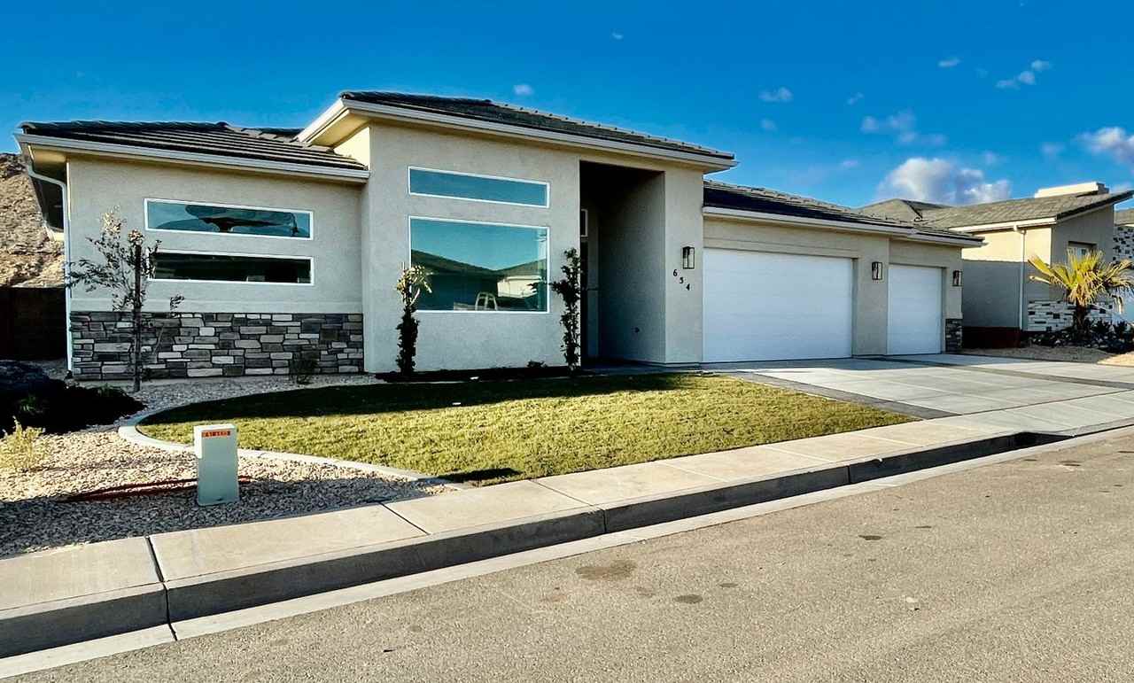 654 S Goose Creek Dr - Photo 2 of 26